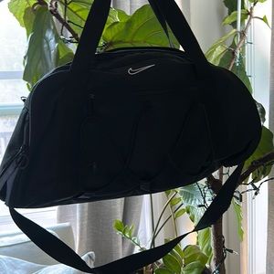Black Nike duffle perfect condition, separate shoe pocket great for the gym